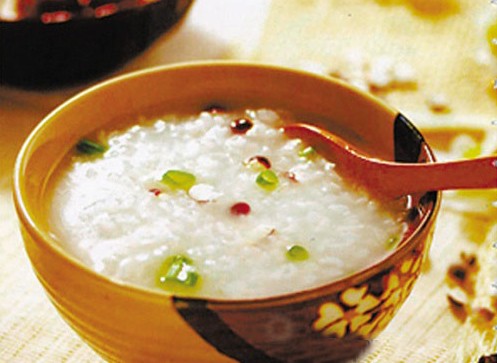 经常掉头发怎么办_头发软稀少怎么办食补可以么_如何预防和治疗脱发