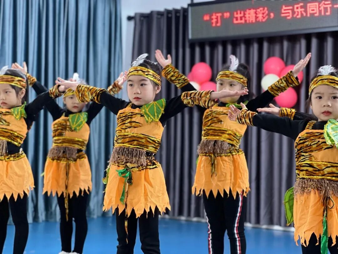 槎涌幼儿园打击乐游戏化教学成果汇报_幼儿打击乐中国范_北滘慈善会和的爱心基金支持打击乐教学