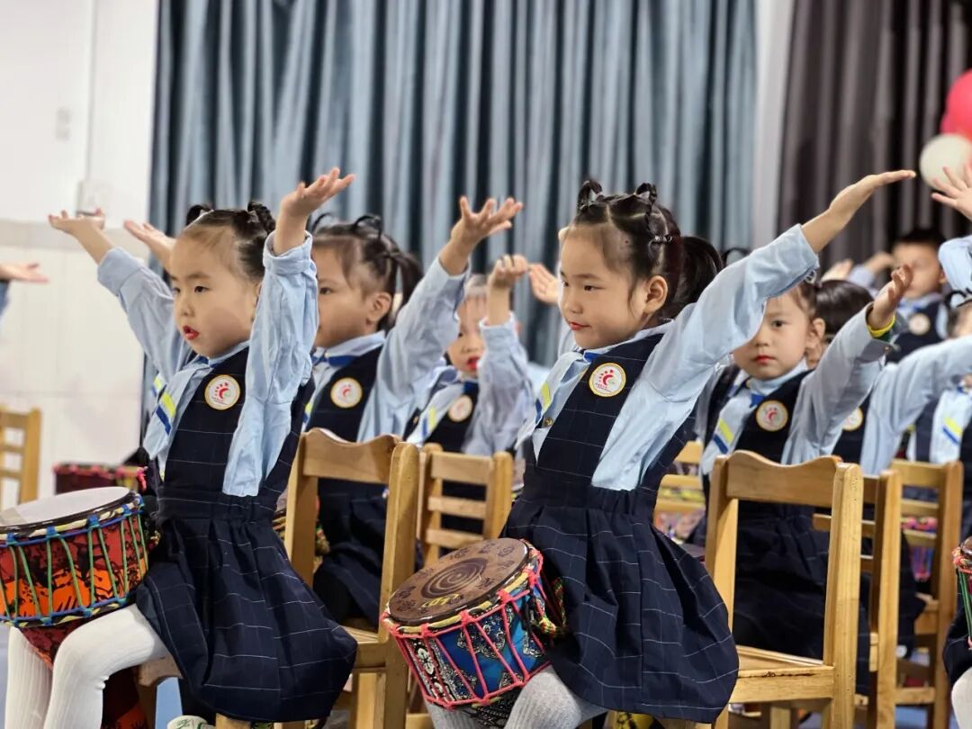 槎涌幼儿园打击乐游戏化教学成果汇报_幼儿打击乐中国范_北滘慈善会和的爱心基金支持打击乐教学