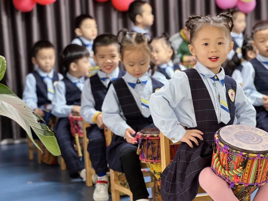 幼儿打击乐中国范_槎涌幼儿园打击乐游戏化教学成果汇报_北滘慈善会和的爱心基金支持打击乐教学