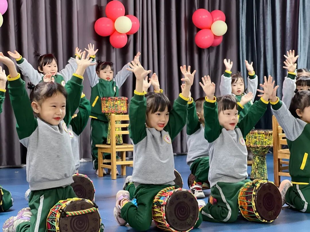槎涌幼儿园打击乐游戏化教学成果汇报_幼儿打击乐中国范_北滘慈善会和的爱心基金支持打击乐教学