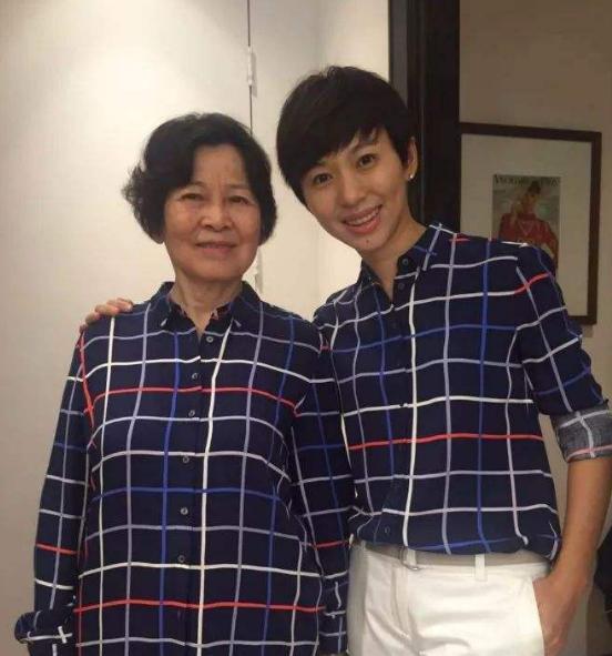 央视主持人欧阳夏丹_欧阳夏丹个人图片库_欧阳夏丹个人经历