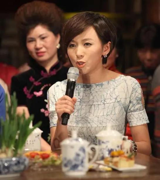 欧阳夏丹央视主持人生涯经历_欧阳夏丹放弃央视工作陪伴病母原因_欧阳夏丹个人图片库