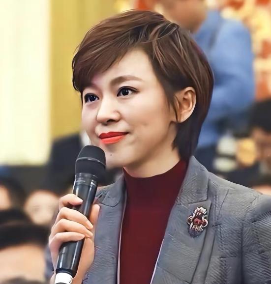 欧阳夏丹央视主持人生涯经历_欧阳夏丹放弃央视工作陪伴病母原因_欧阳夏丹个人图片库