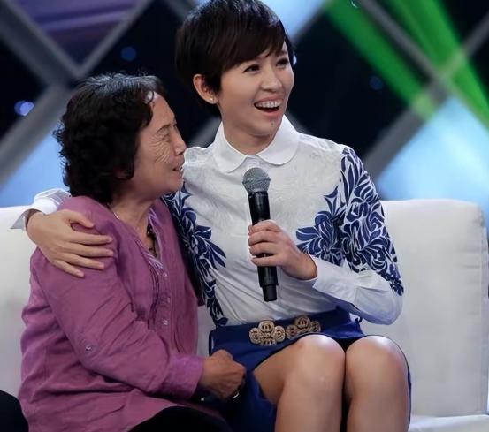 欧阳夏丹个人图片库_欧阳夏丹放弃央视工作陪伴病母原因_欧阳夏丹央视主持人生涯经历