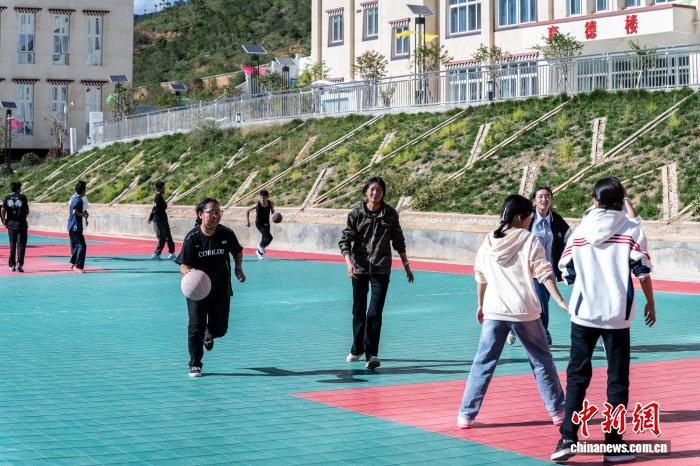 乡城县高级中学 公办学校委托民办教育集团管理 东辰教育集团_乡城县中学