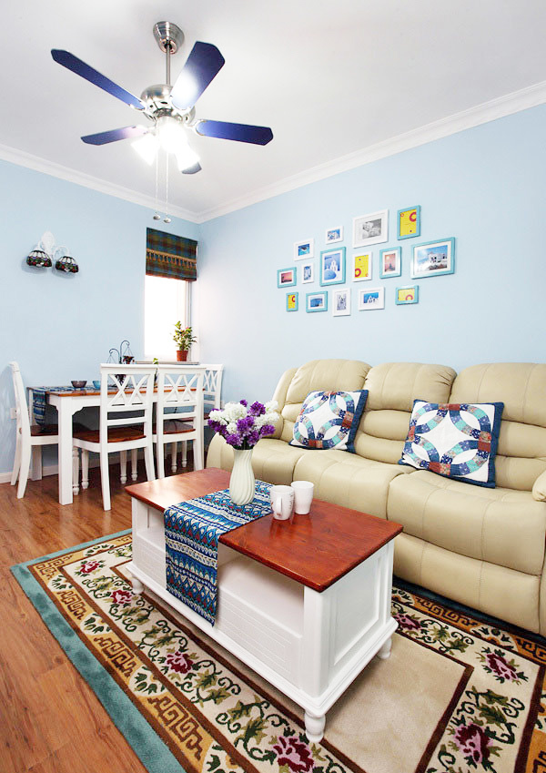 相框装饰墙_蓝色墙面设计_地中海风格装修特点