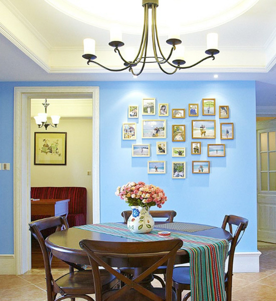 相框装饰墙_地中海风格装修特点_蓝色墙面设计