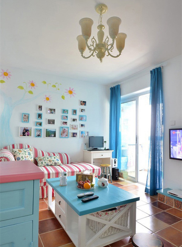 蓝色墙面设计_相框装饰墙_地中海风格装修特点