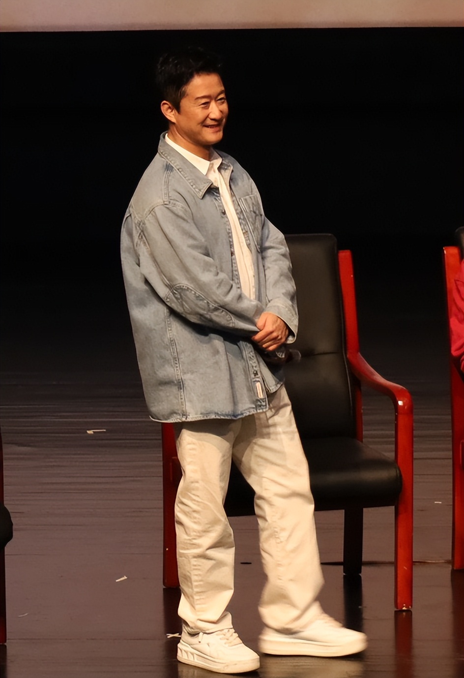 吴京镖人水肿_狼牙吴京做菜_吴京拼命拍戏累垮