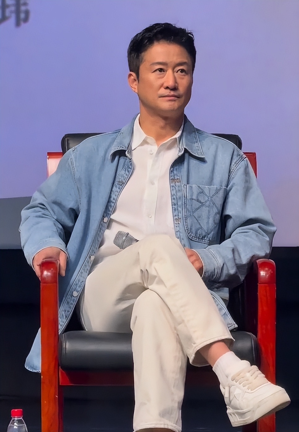 狼牙吴京做菜_吴京镖人水肿_吴京拼命拍戏累垮