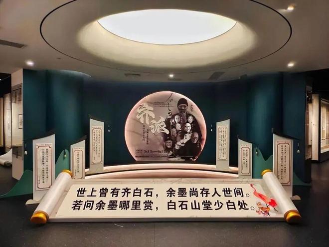 齐白石传人汤发周_齐良芷题鉴齐白石真迹_齐白石的松柏高立图