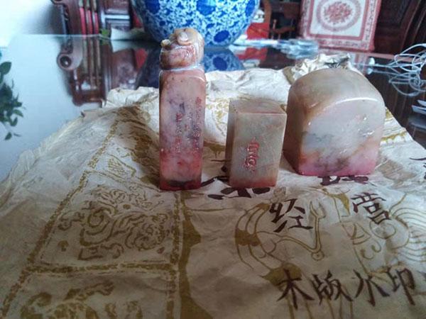 齐良芷题鉴齐白石真迹_齐白石的松柏高立图_齐白石传人汤发周