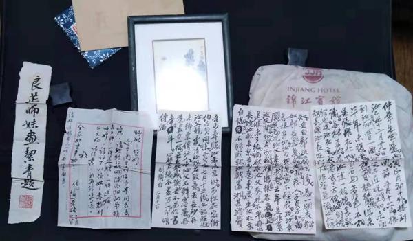 齐白石的松柏高立图_齐白石传人汤发周_齐良芷题鉴齐白石真迹