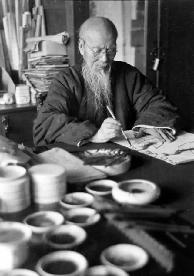 齐白石的松柏高立图_齐白石最贵画拍卖记录_齐白石画虾价格