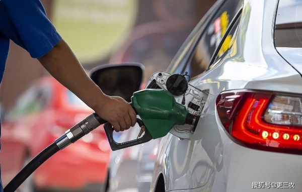 2026年国内汽柴油调价时间_92号汽油价格调整最新消息_2026年油价走势预测
