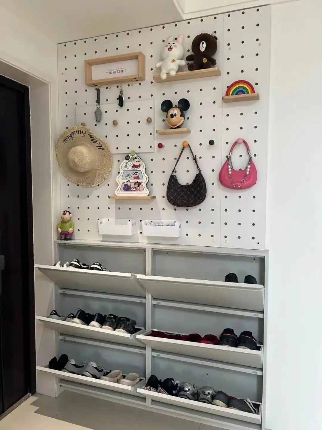 门口鞋子乱放问题_进门换鞋区效果图_鞋柜设计收纳技巧