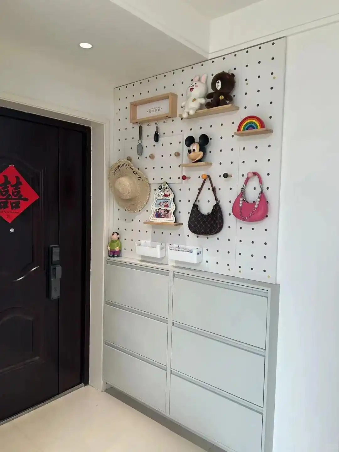 进门换鞋区效果图_鞋柜设计收纳技巧_门口鞋子乱放问题