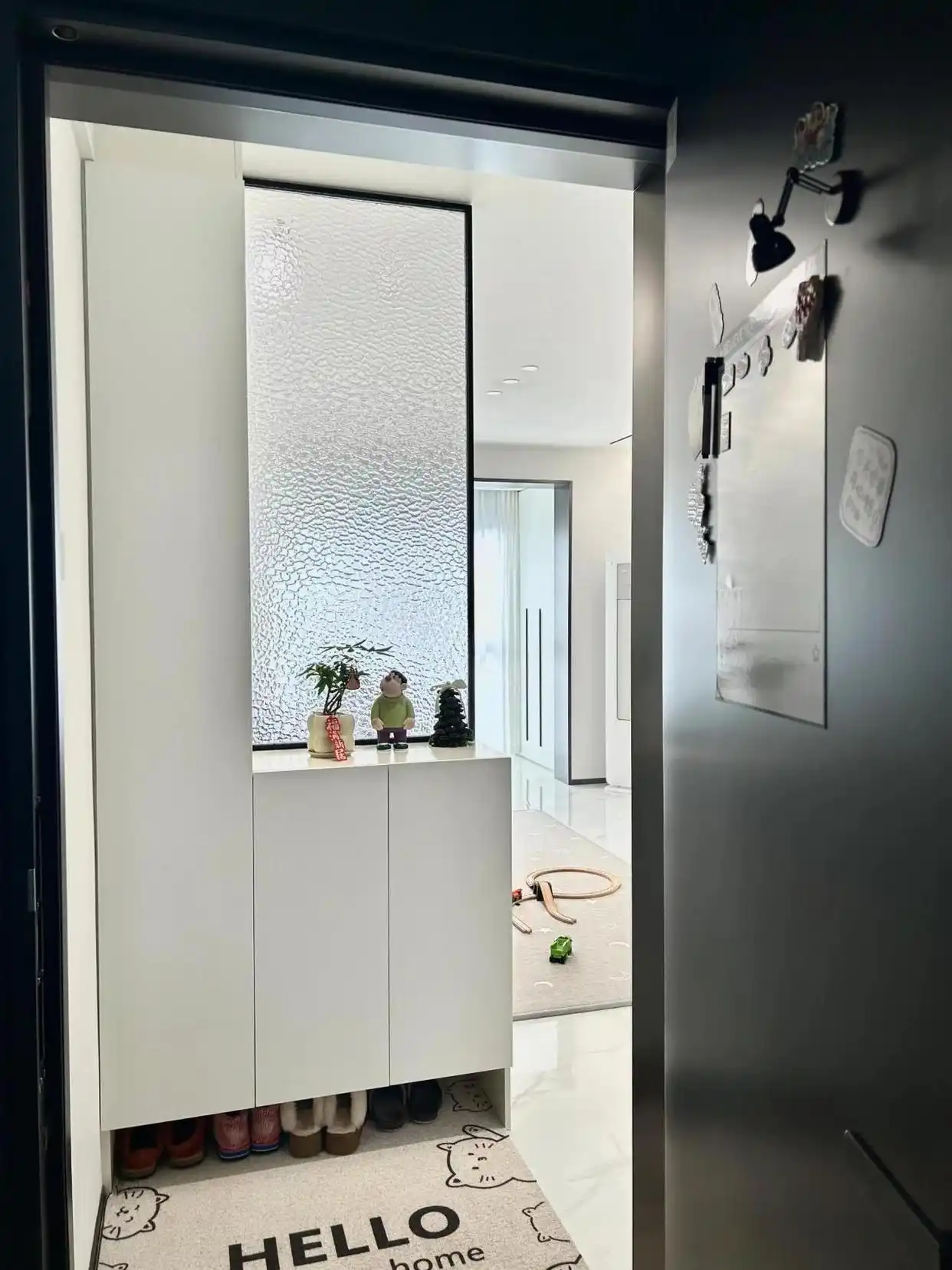 独立玄关鞋柜布局_进门换鞋区效果图_玄关设计鞋柜收纳