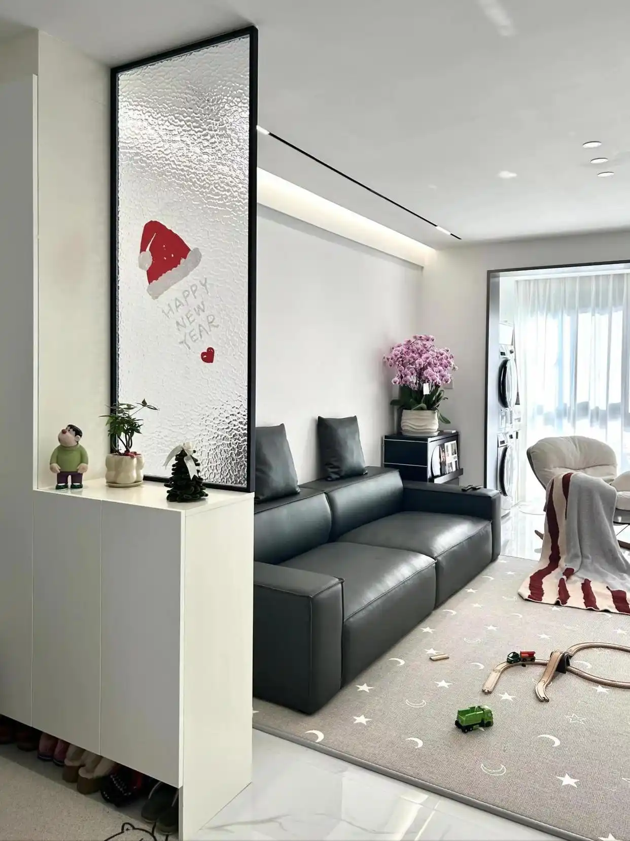 独立玄关鞋柜布局_玄关设计鞋柜收纳_进门换鞋区效果图