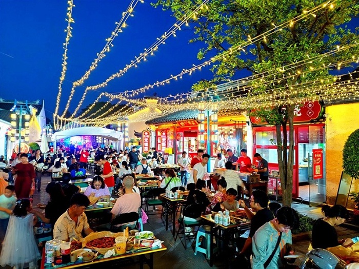 无锡晚上好玩的地方_惠山古镇夜游_近湖路市集美食