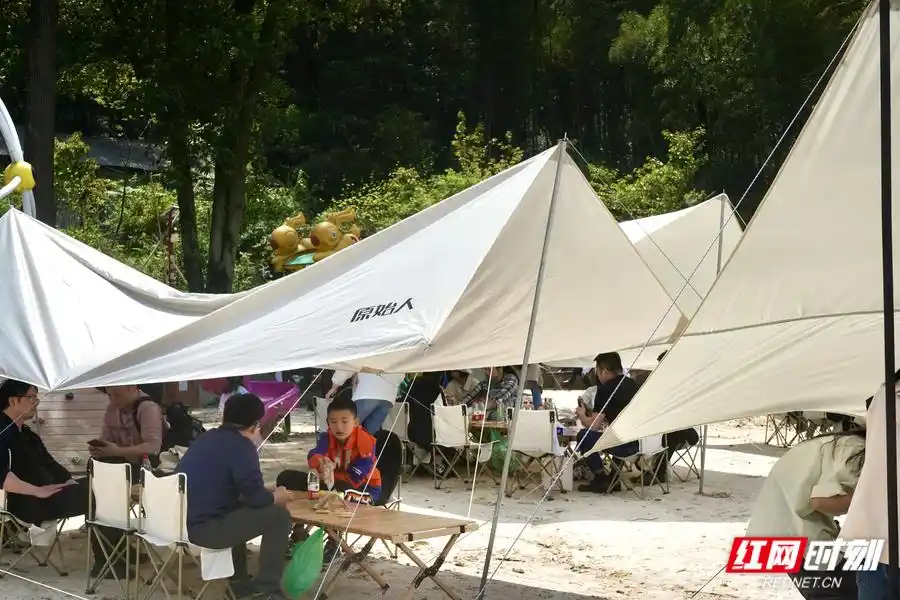 石燕湖景区露营活动_石燕湖巨型稻草人王国_石燕湖生态公园在哪