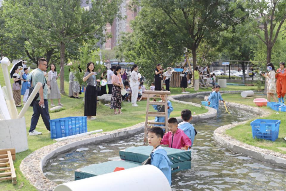 历下区百合幼教集团十年发展成果推介会_济南市历下区教育局绿城百合幼儿园_教育部幼儿园园长培训中心学员实践教学基地