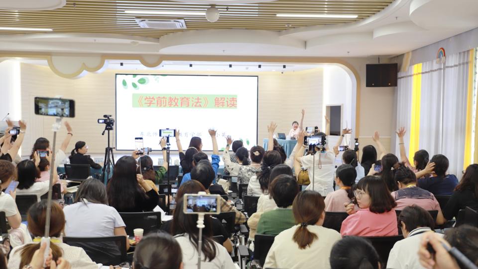 济南市历下区教育局绿城百合幼儿园_教育部幼儿园园长培训中心学员实践教学基地_历下区百合幼教集团十年发展成果推介会