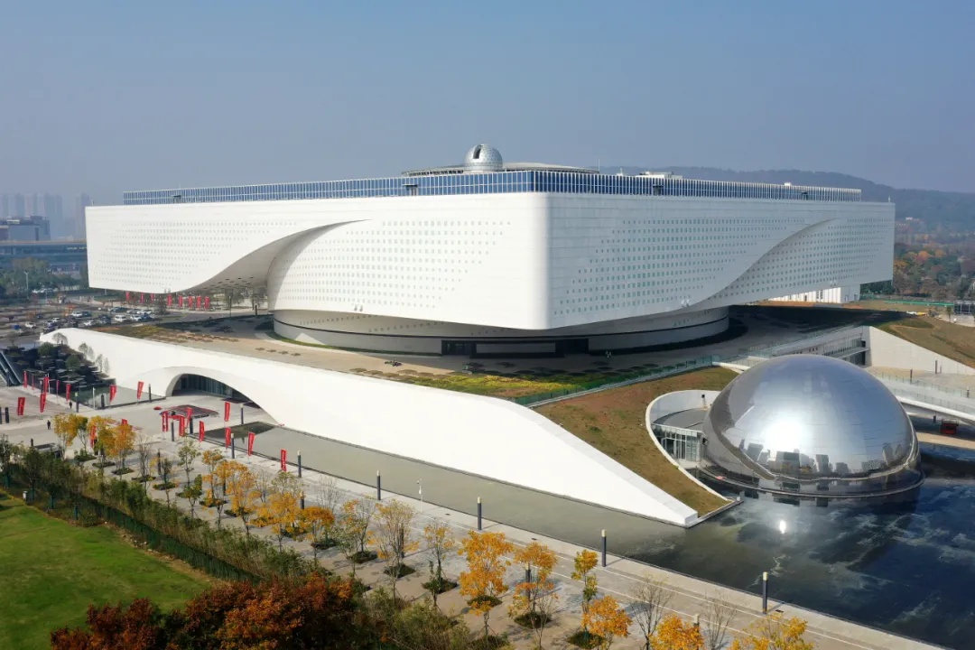 湖北省科技馆新馆_湖北省科技馆沉浸式全景空中影院_武汉科技馆新馆图片
