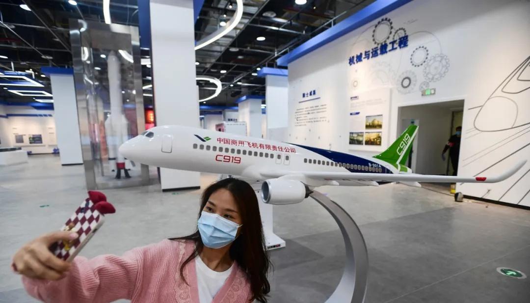 武汉科技馆新馆图片_湖北省科技馆沉浸式全景空中影院_湖北省科技馆新馆