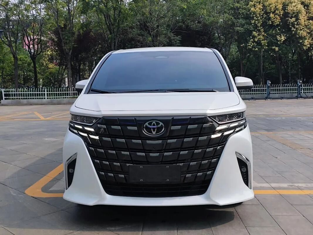 丰田小商务车_紧凑型MPV双擎混动_全新一代丰田缩小版埃尔法