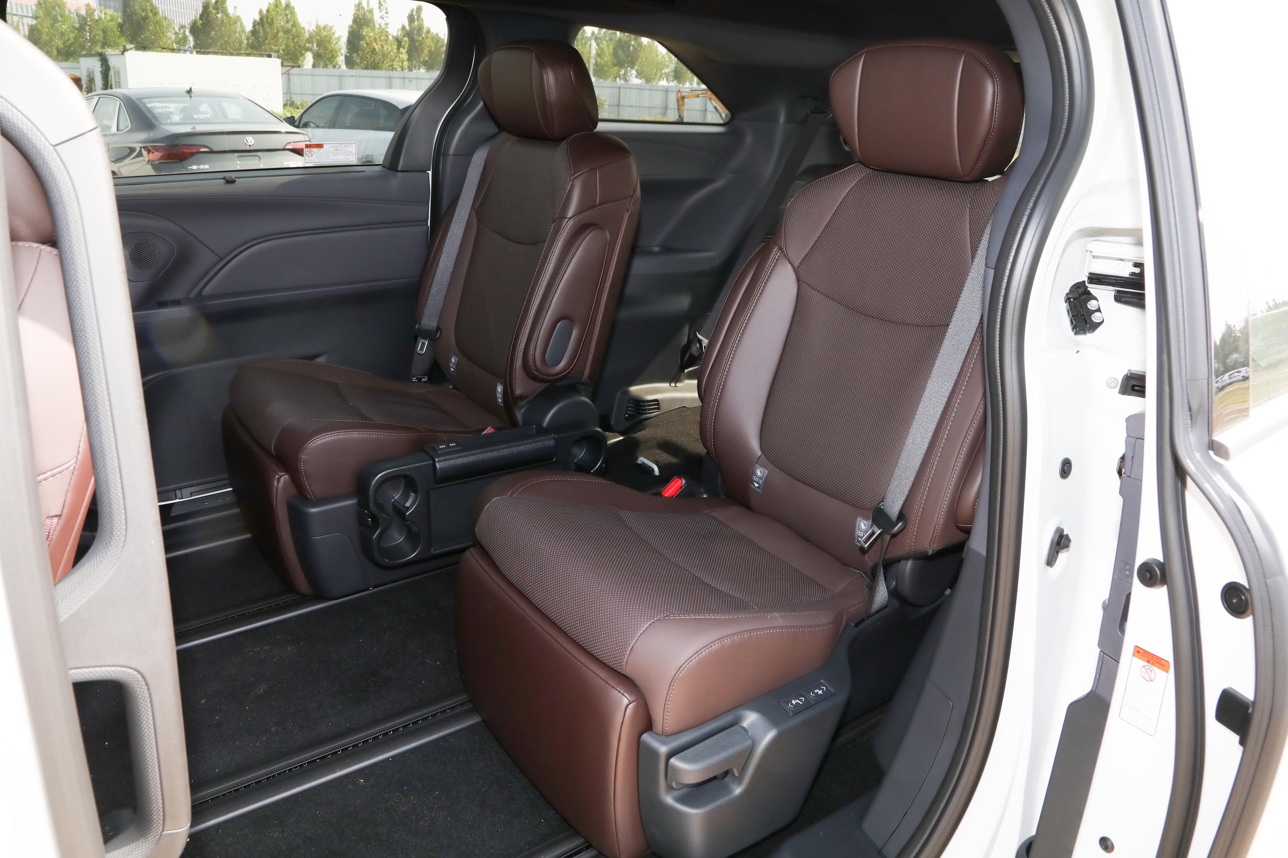 一汽丰田格瑞维亚 2026款 智能电混双擎2.5L四驱尊贵PLUS版 _丰田小商务车_ 丰田MPV 格瑞维亚 外观内饰评测 