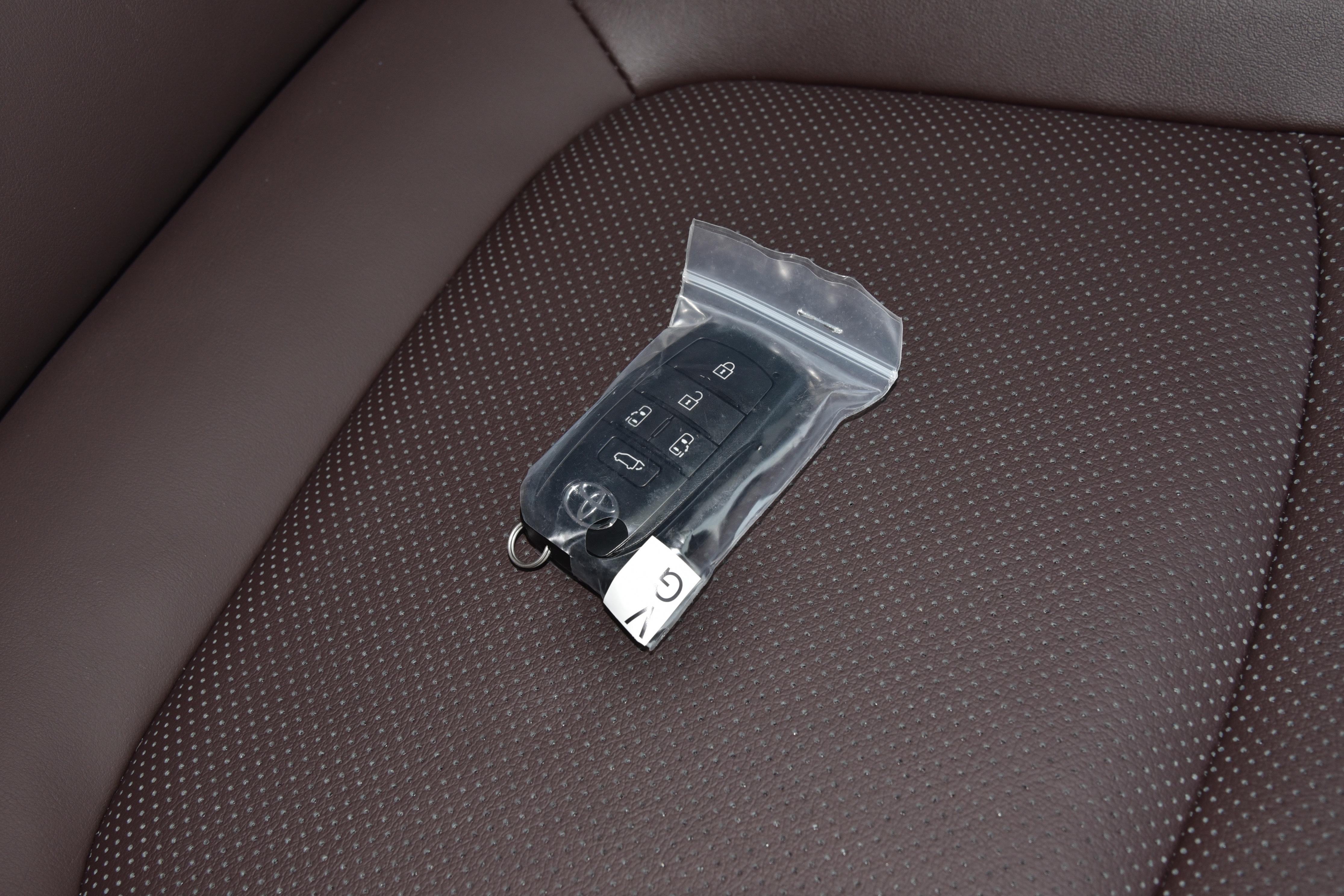 一汽丰田格瑞维亚 2026款 智能电混双擎2.5L四驱尊贵PLUS版 _ 丰田MPV 格瑞维亚 外观内饰评测 _丰田小商务车