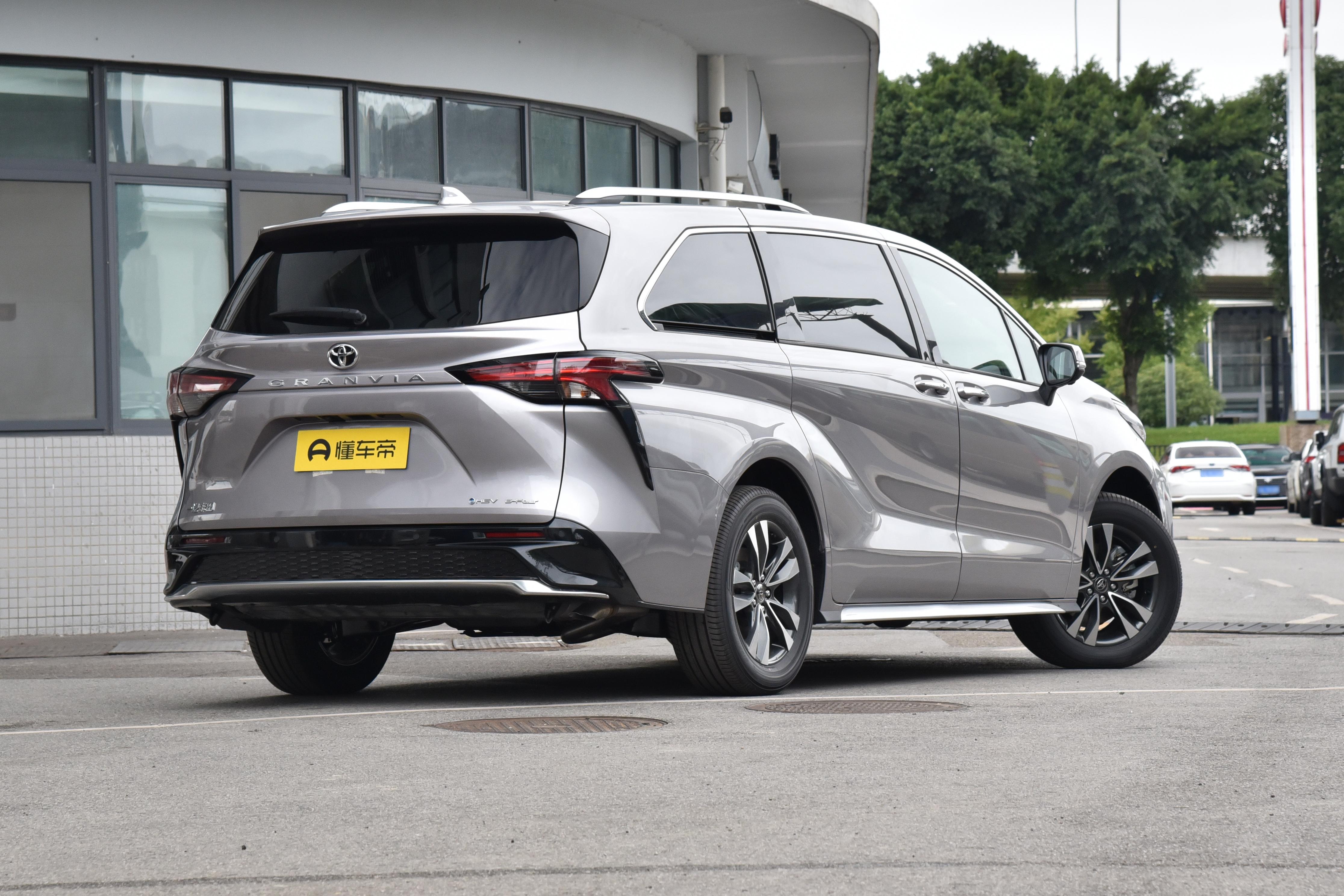  丰田MPV 格瑞维亚 外观内饰评测 _一汽丰田格瑞维亚 2026款 智能电混双擎2.5L四驱尊贵PLUS版 _丰田小商务车