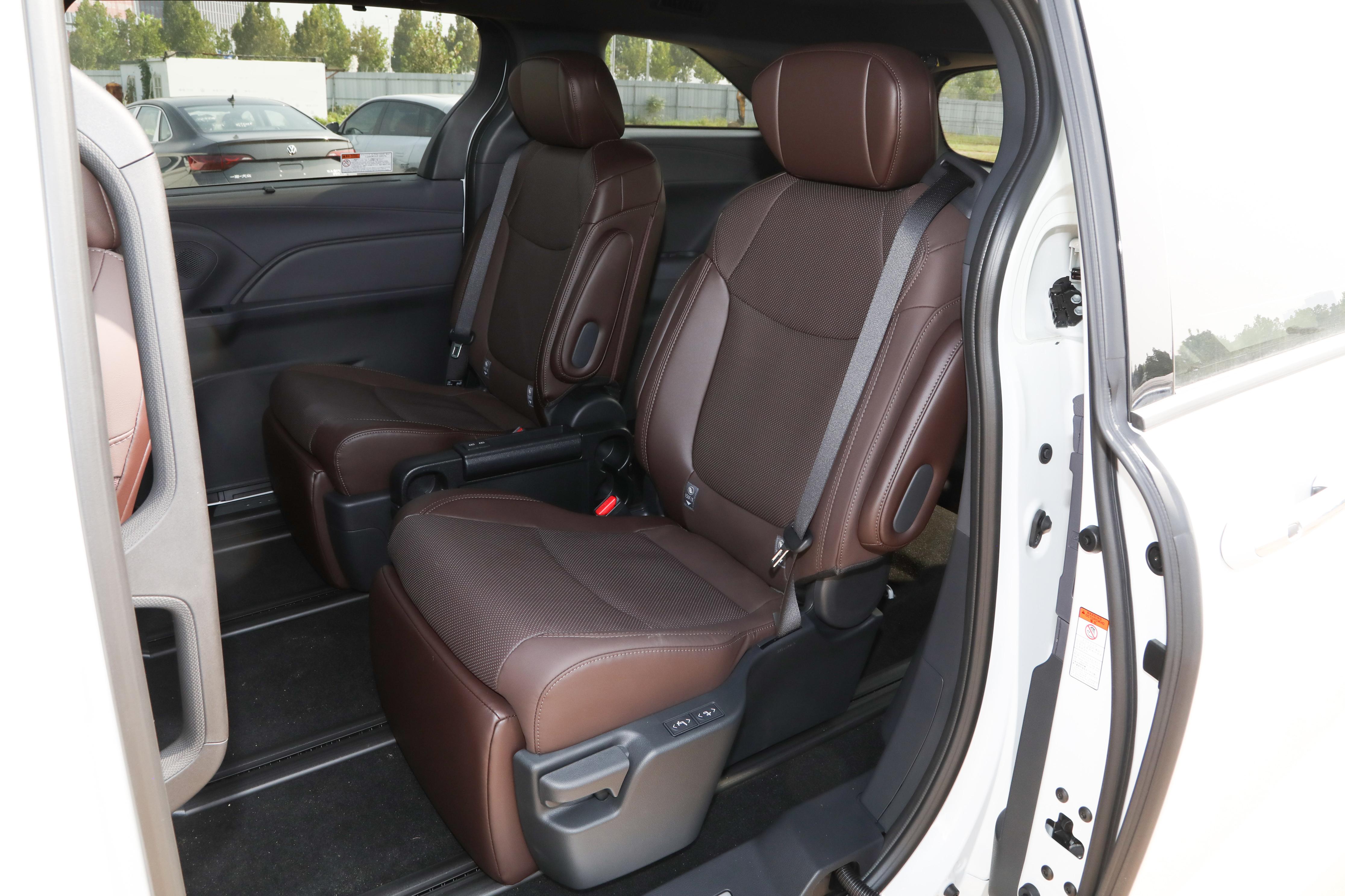 一汽丰田格瑞维亚 2026款 智能电混双擎2.5L四驱尊贵PLUS版 _丰田小商务车_ 丰田MPV 格瑞维亚 外观内饰评测 