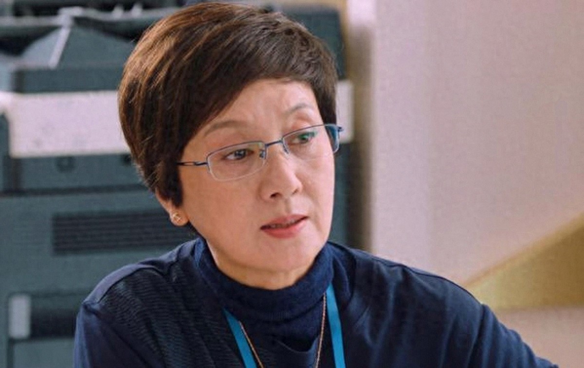 张国立与前妻_邓婕嫁给张国立条件 继子张默不认她 领养女儿像张国立