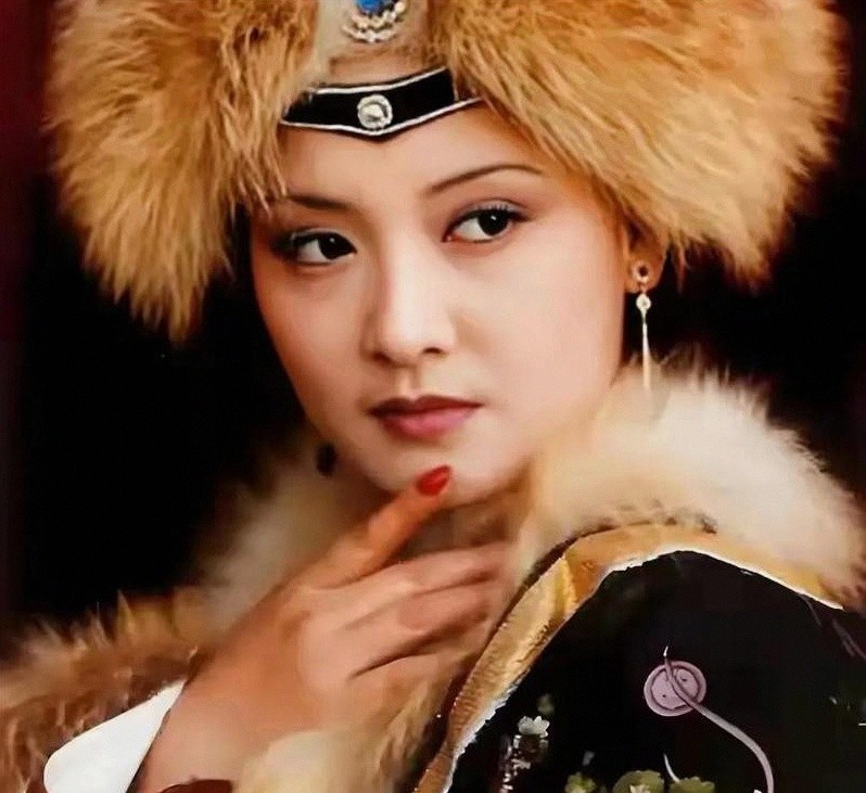 张国立与前妻_邓婕嫁给张国立条件 继子张默不认她 领养女儿像张国立