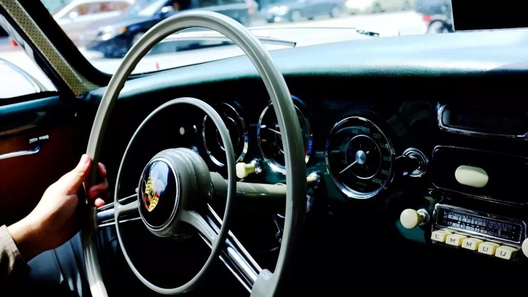 瑞士试驾4辆不同阶段的356｜保时捷跑车70年的血脉源头