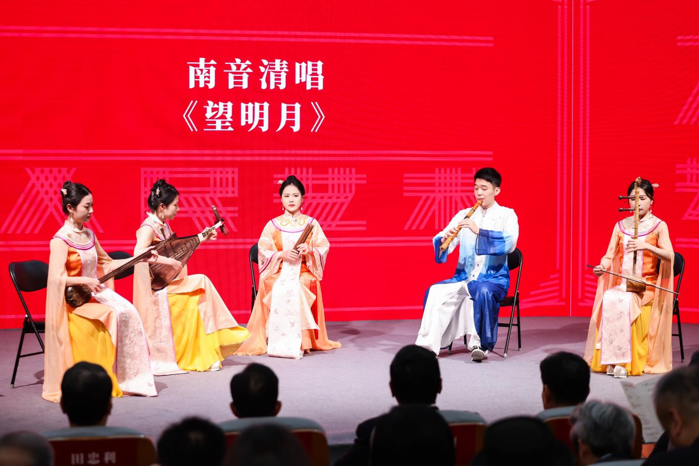 非物质文化遗产与现代设计的关系_中国人民大学第二届人民艺术论坛_人民艺术·匠心传承非物质文化遗产主题展