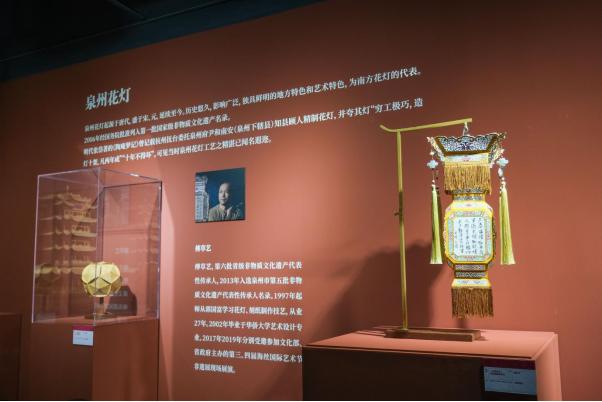 非物质文化遗产与现代设计的关系_人民艺术论坛 非物质文化遗产主题展 非遗融入现代生活