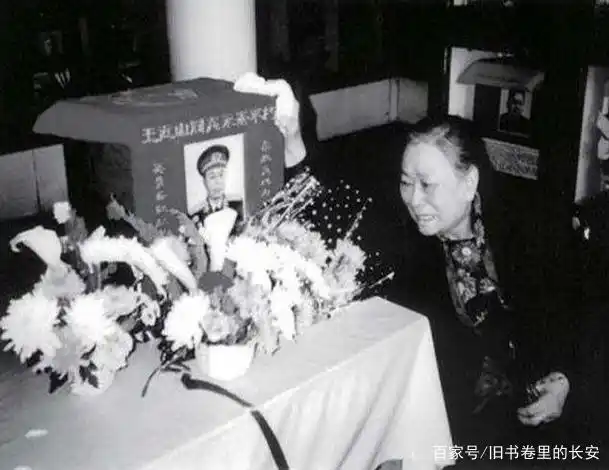 王近山疯子外号由来_王近山传奇一生_王近山简历韩雪