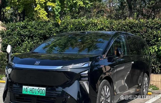 别克新MPV至境世家亮相，硬碰腾势岚图国产高端新能源车，拼智能拼豪华能翻身吗-有驾