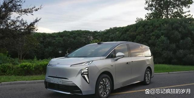 别克新MPV至境世家亮相，硬碰腾势岚图国产高端新能源车，拼智能拼豪华能翻身吗-有驾