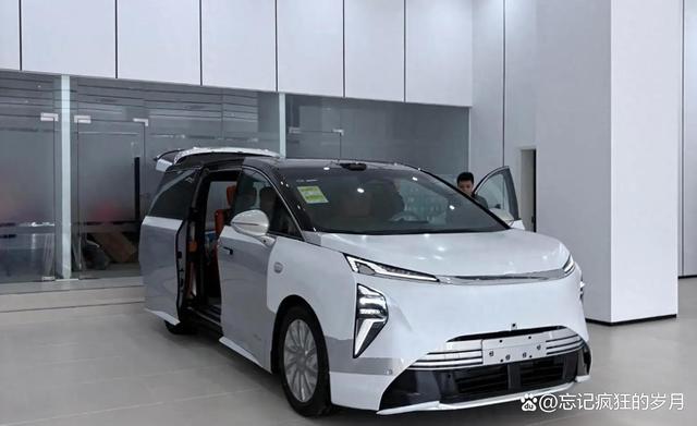 别克新MPV至境世家亮相，硬碰腾势岚图国产高端新能源车，拼智能拼豪华能翻身吗-有驾