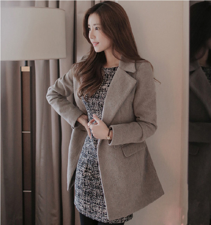 冬天连衣裙搭配外套_浅灰色毛呢外套配连衣裙_冬季蕾丝连衣裙