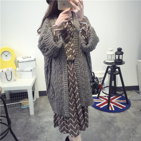 冬季蕾丝连衣裙_冬天连衣裙搭配外套_浅灰色毛呢外套配连衣裙