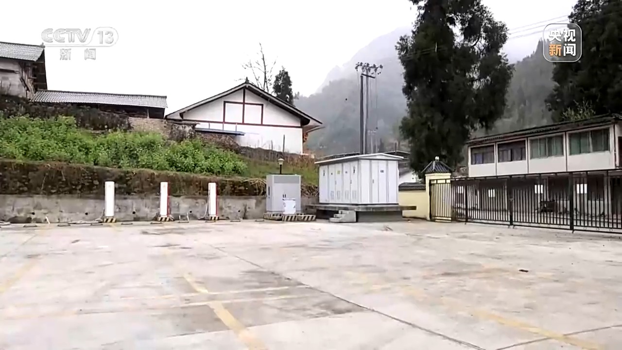 新能源汽车充电桩建设_高速公路充电网络覆盖_新能源汽车充电桩