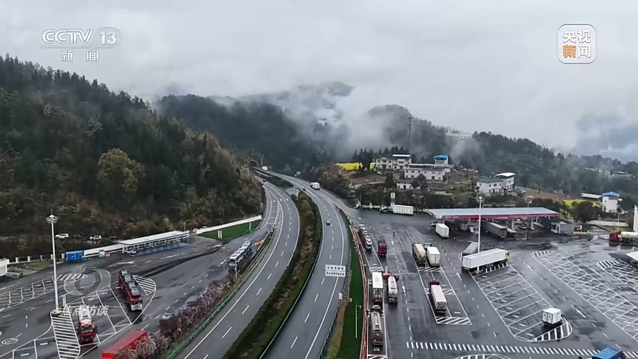 新能源汽车充电桩_高速公路充电网络覆盖_新能源汽车充电桩建设