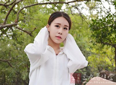 排毒精油有哪些_精油护肤好处_精油美白亮肤方法