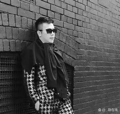 我国著名的艺术家有谁_周春芽 艺术家 画家 中国当代艺术